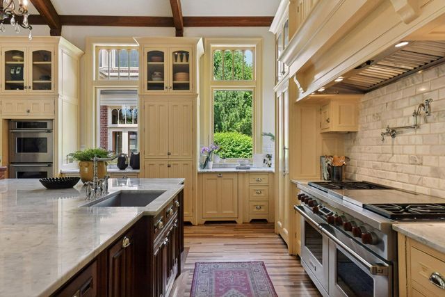 1721 Mount Curve Avenue, Minneapolis, MN 55403