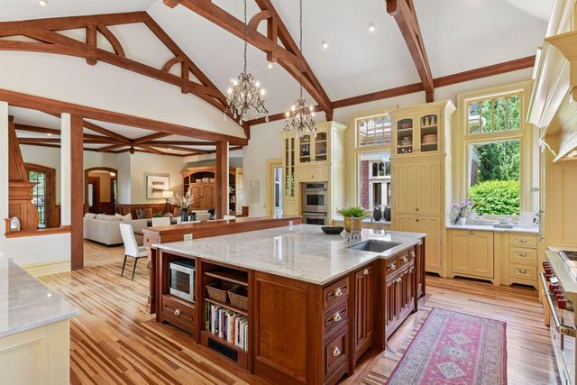 1721 Mount Curve Avenue, Minneapolis, MN 55403