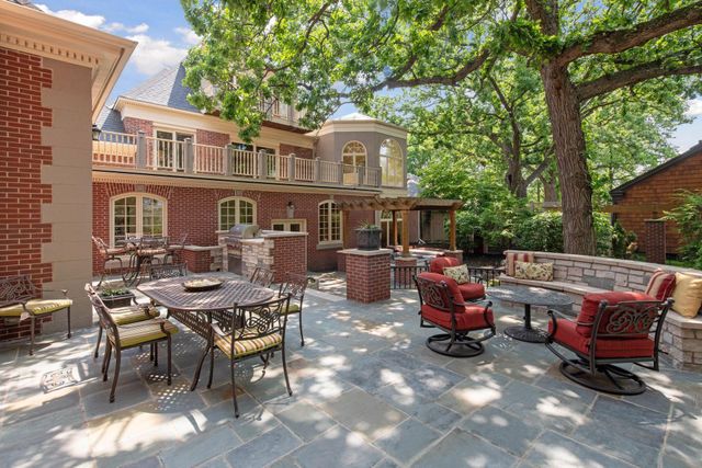 1721 Mount Curve Avenue, Minneapolis, MN 55403