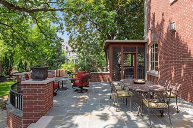 1721 Mount Curve Avenue, Minneapolis, MN 55403