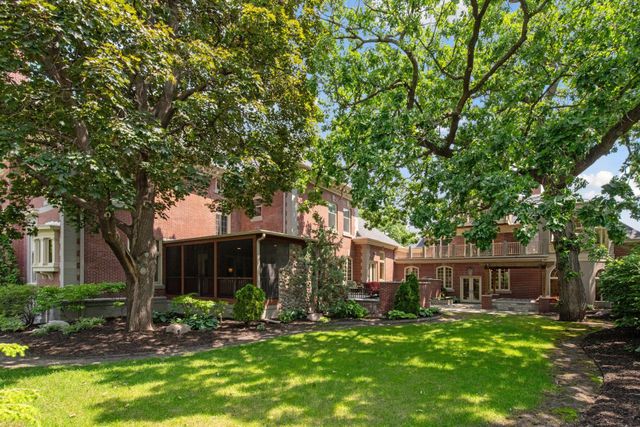 1721 Mount Curve Avenue, Minneapolis, MN 55403