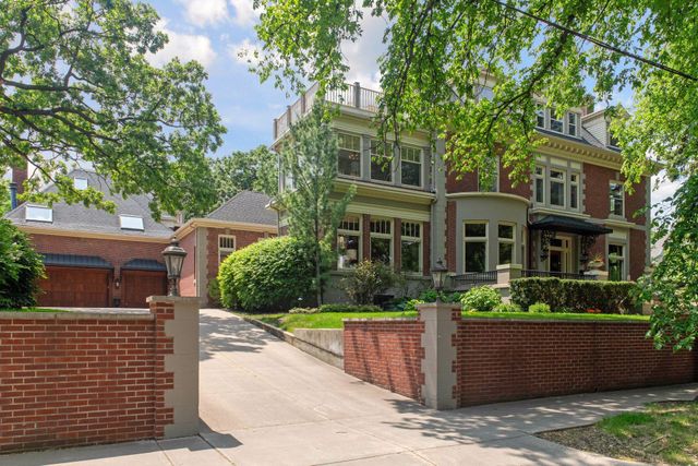 1721 Mount Curve Avenue, Minneapolis, MN 55403