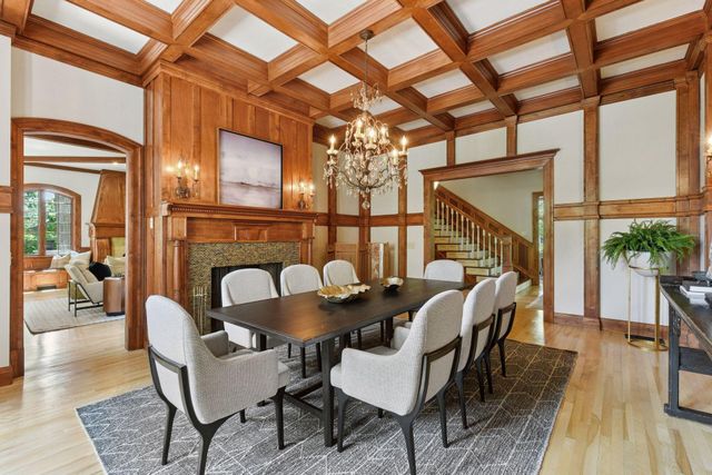 1721 Mount Curve Avenue, Minneapolis, MN 55403