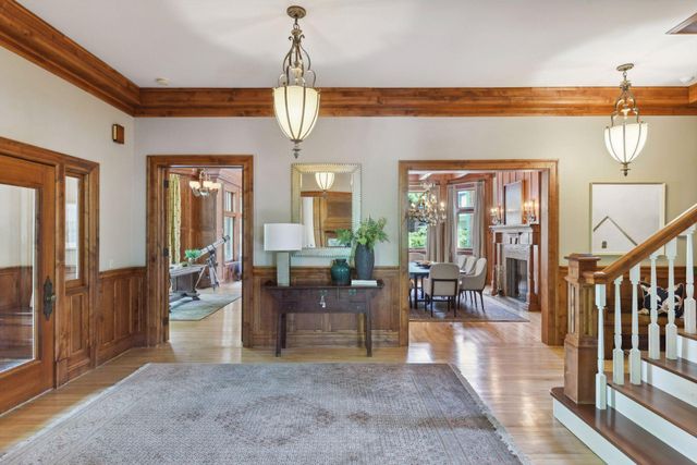 1721 Mount Curve Avenue, Minneapolis, MN 55403