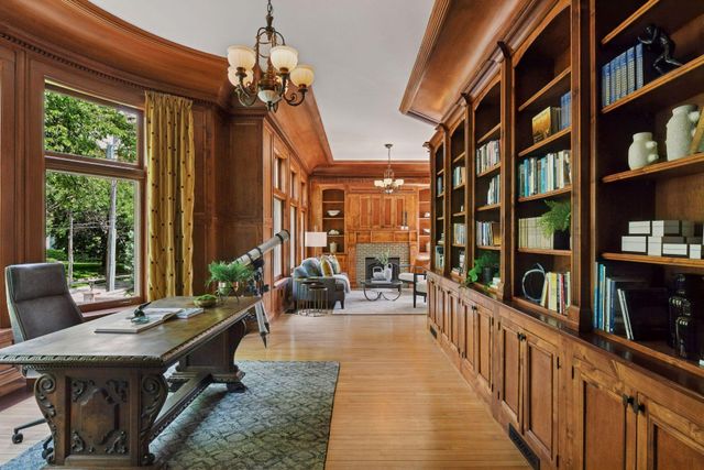 1721 Mount Curve Avenue, Minneapolis, MN 55403