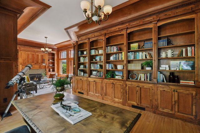 1721 Mount Curve Avenue, Minneapolis, MN 55403