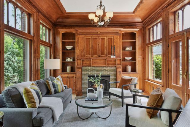 1721 Mount Curve Avenue, Minneapolis, MN 55403