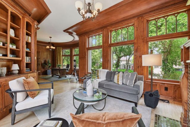 1721 Mount Curve Avenue, Minneapolis, MN 55403