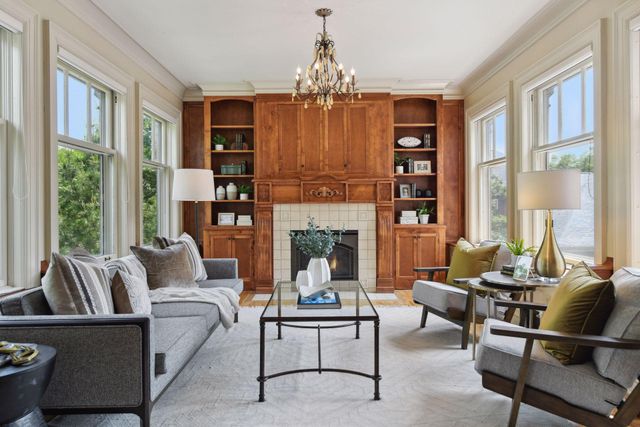 1721 Mount Curve Avenue, Minneapolis, MN 55403