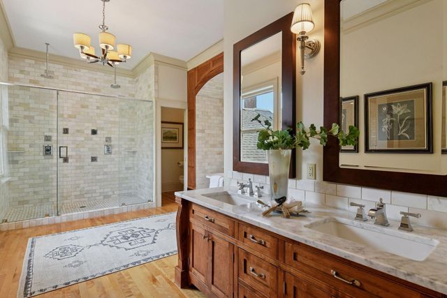 1721 Mount Curve Avenue, Minneapolis, MN 55403