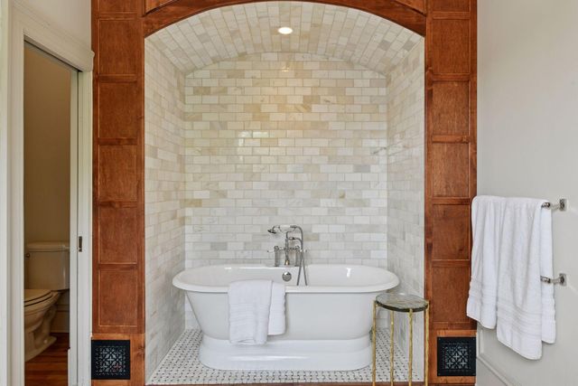 1721 Mount Curve Avenue, Minneapolis, MN 55403