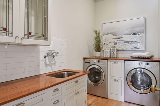 1721 Mount Curve Avenue, Minneapolis, MN 55403