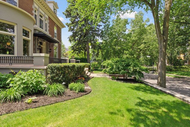 1721 Mount Curve Avenue, Minneapolis, MN 55403