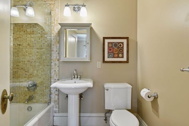 1721 Mount Curve Avenue, Minneapolis, MN 55403