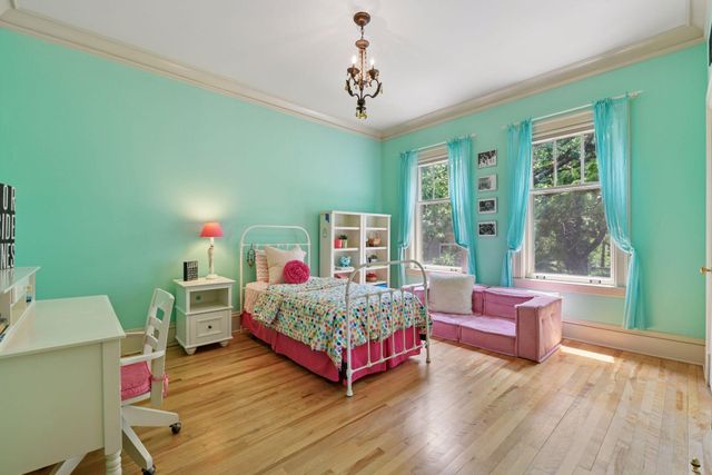 1721 Mount Curve Avenue, Minneapolis, MN 55403