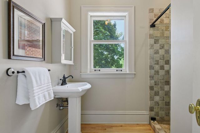 1721 Mount Curve Avenue, Minneapolis, MN 55403