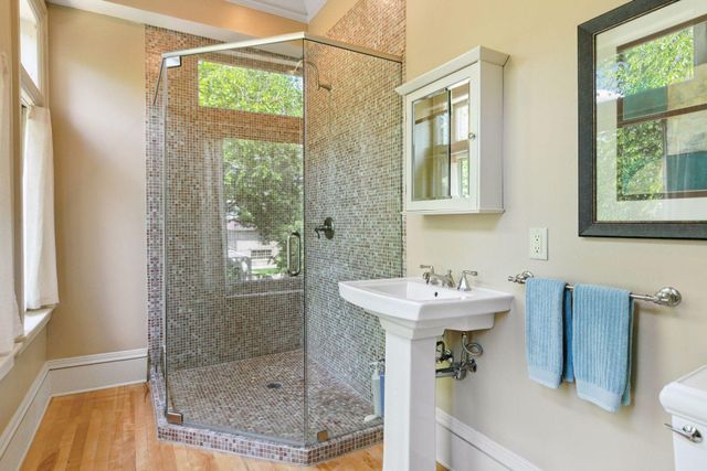 1721 Mount Curve Avenue, Minneapolis, MN 55403