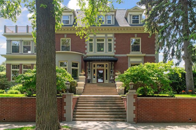 1721 Mount Curve Avenue, Minneapolis, MN 55403