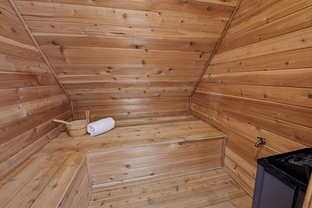 1721 Mount Curve Avenue, Minneapolis, MN 55403