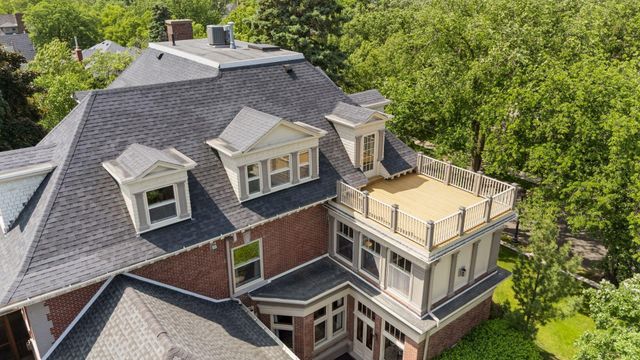 1721 Mount Curve Avenue, Minneapolis, MN 55403