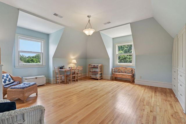 1721 Mount Curve Avenue, Minneapolis, MN 55403