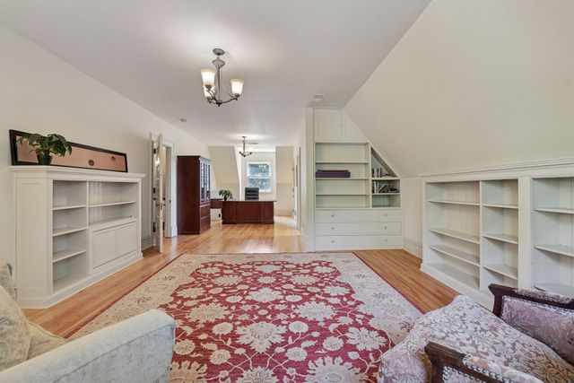 1721 Mount Curve Avenue, Minneapolis, MN 55403