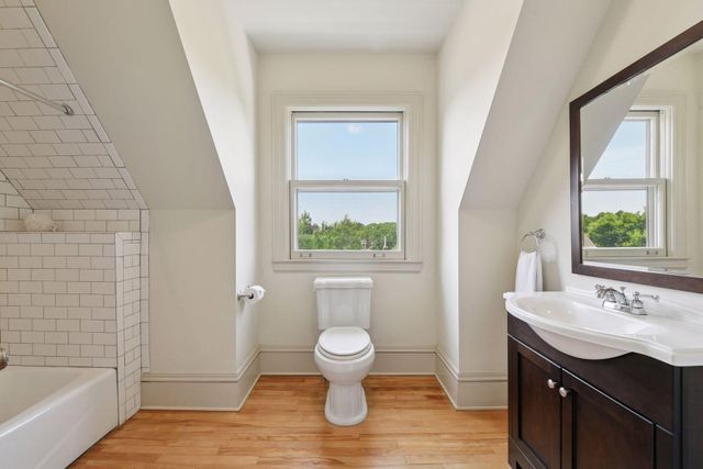 1721 Mount Curve Avenue, Minneapolis, MN 55403