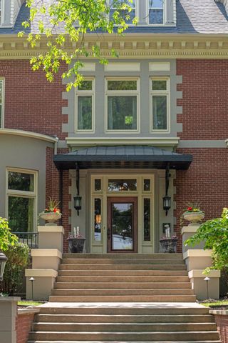 1721 Mount Curve Avenue, Minneapolis, MN 55403