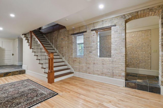 1721 Mount Curve Avenue, Minneapolis, MN 55403