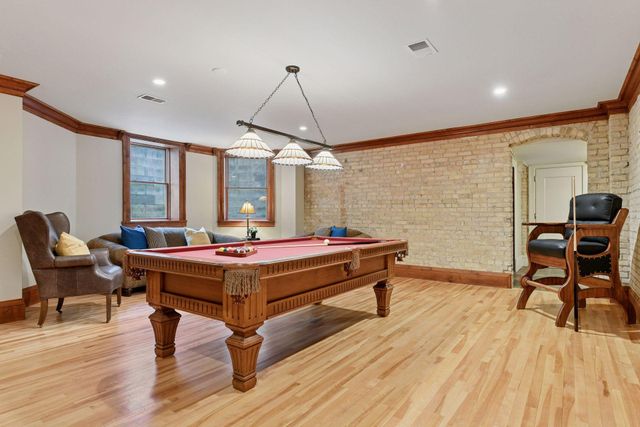 1721 Mount Curve Avenue, Minneapolis, MN 55403