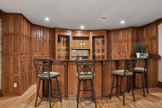 1721 Mount Curve Avenue, Minneapolis, MN 55403