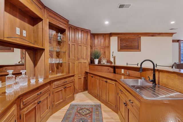 1721 Mount Curve Avenue, Minneapolis, MN 55403