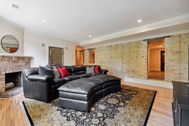 1721 Mount Curve Avenue, Minneapolis, MN 55403