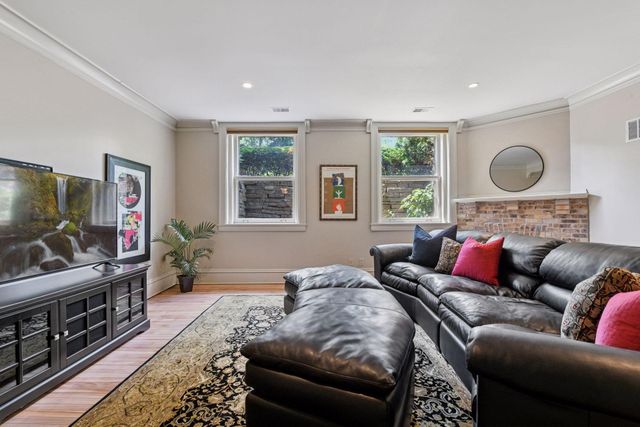 1721 Mount Curve Avenue, Minneapolis, MN 55403