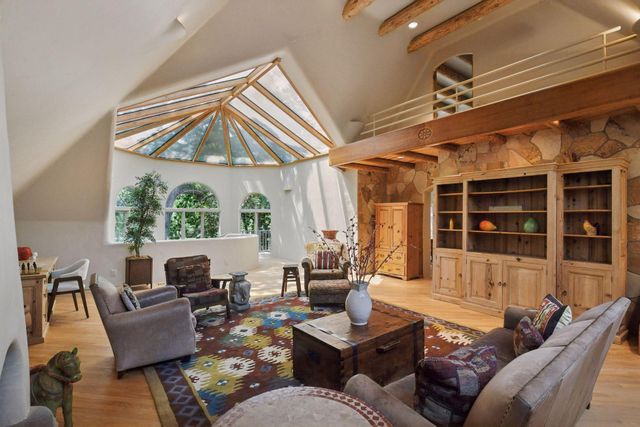 1721 Mount Curve Avenue, Minneapolis, MN 55403