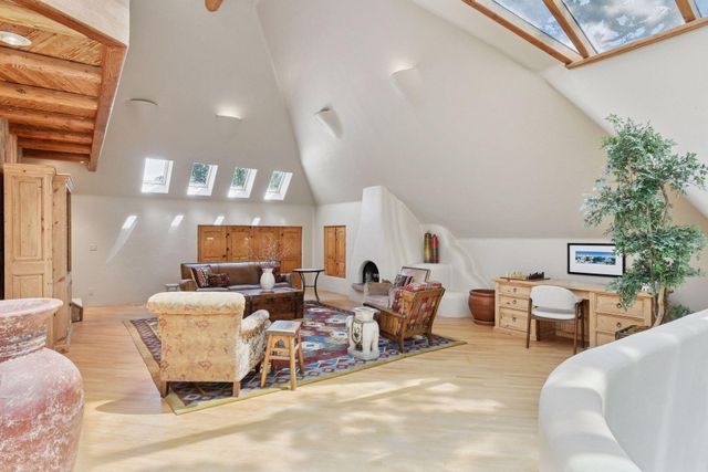 1721 Mount Curve Avenue, Minneapolis, MN 55403