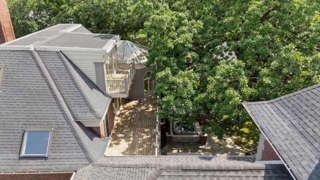 1721 Mount Curve Avenue, Minneapolis, MN 55403