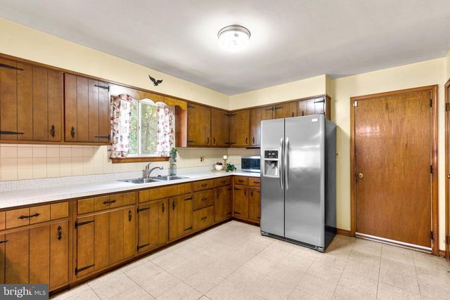 7517 RACE RD, Hanover, MD 21076