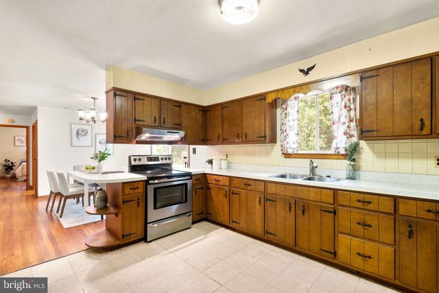 7517 RACE RD, Hanover, MD 21076