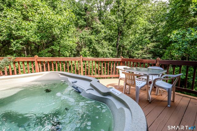 48 Pleasant Rise Extension, Brookfield, CT 06804