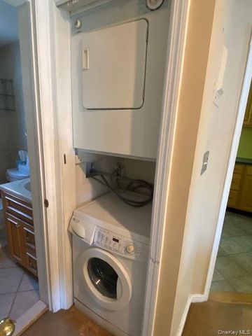 264-17 73rd. Avenue E-2, Glen Oaks, NY 11004