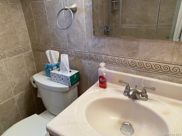 264-17 73rd. Avenue E-2, Glen Oaks, NY 11004