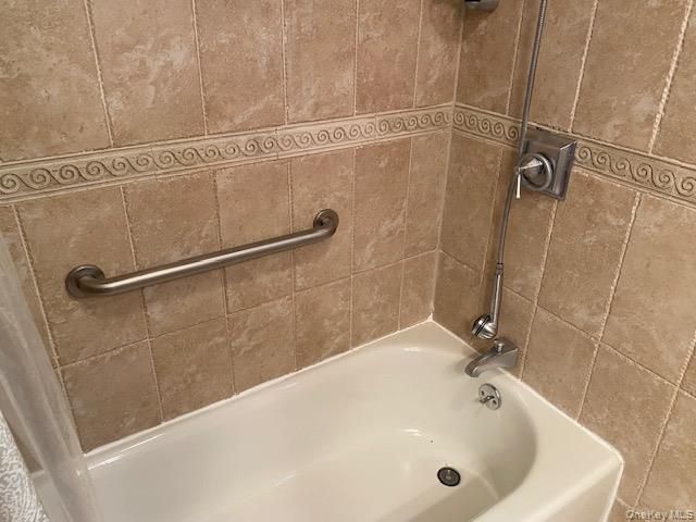 264-17 73rd. Avenue E-2, Glen Oaks, NY 11004