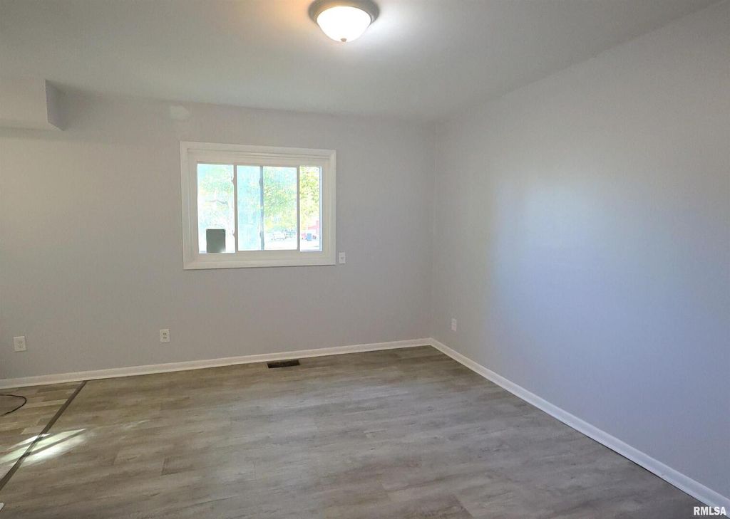 Image 12 of property listing at 11 RIDGE Road, Centralia, IL 62801