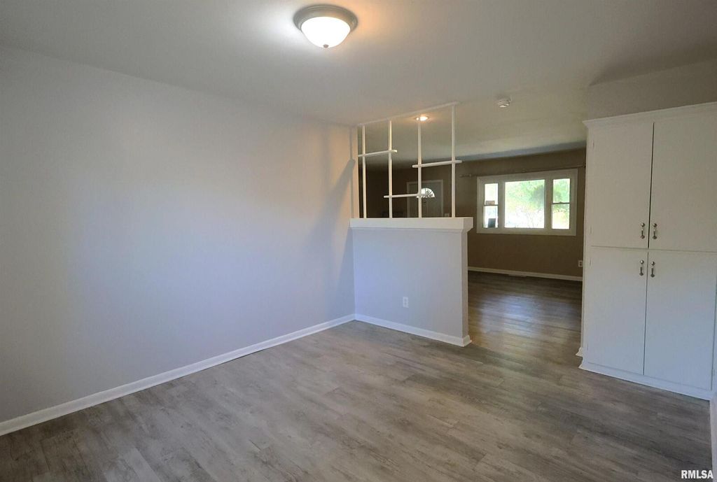 Image 13 of property listing at 11 RIDGE Road, Centralia, IL 62801