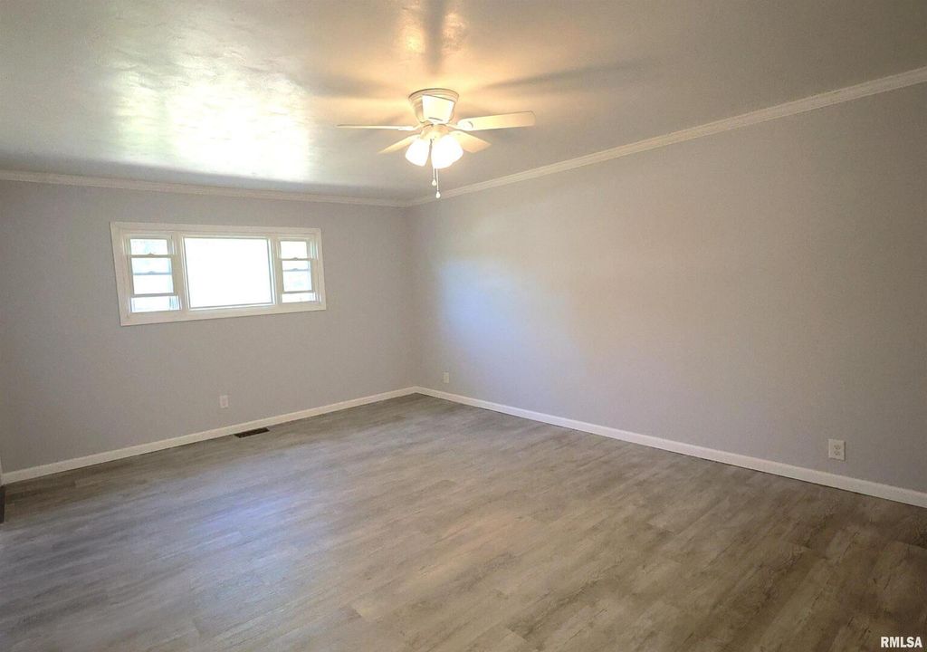 Image 14 of property listing at 11 RIDGE Road, Centralia, IL 62801