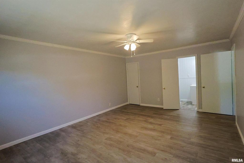 Image 15 of property listing at 11 RIDGE Road, Centralia, IL 62801