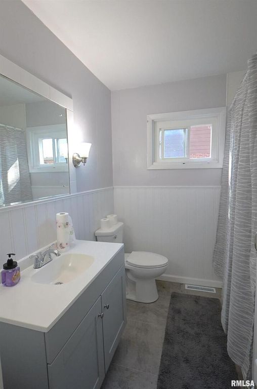 Image 17 of property listing at 11 RIDGE Road, Centralia, IL 62801