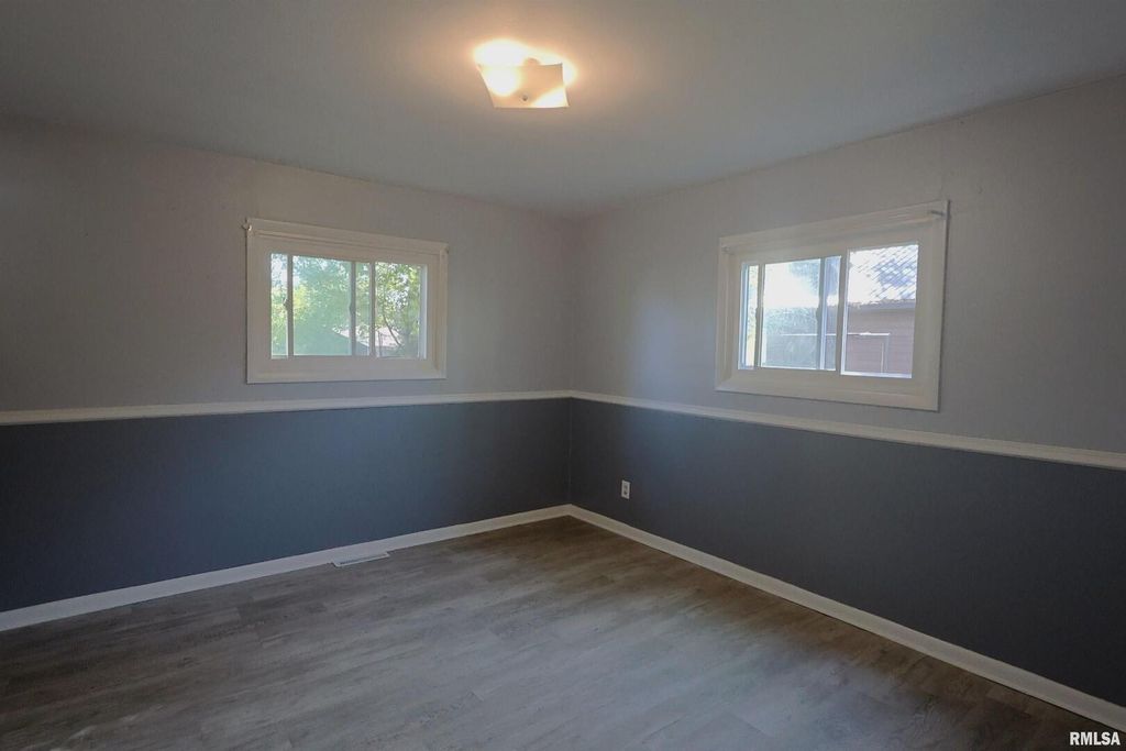 Image 18 of property listing at 11 RIDGE Road, Centralia, IL 62801