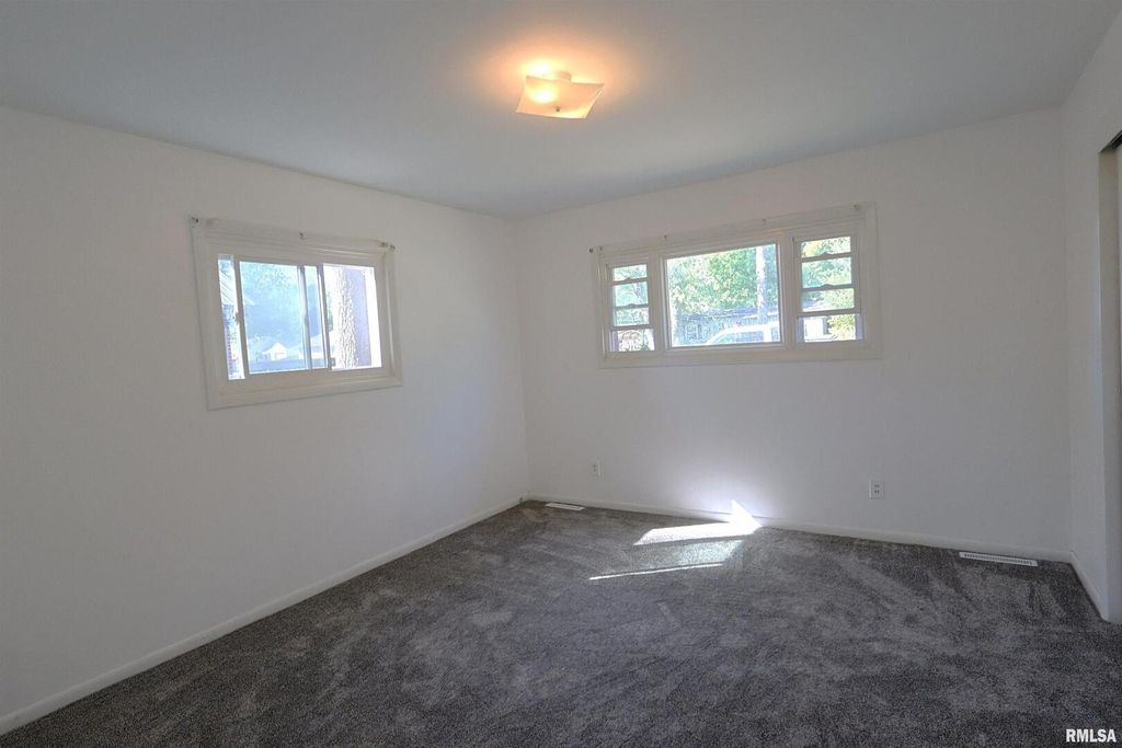 Image 19 of property listing at 11 RIDGE Road, Centralia, IL 62801